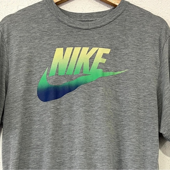 Nike Mens Grey Regular Fit Short Sleeve Size Medium - Picture 2 of 4